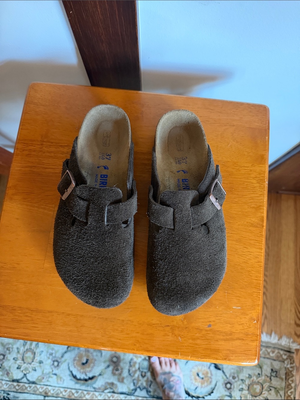Birkenstock  Boston Clog in Dark Brown Suede